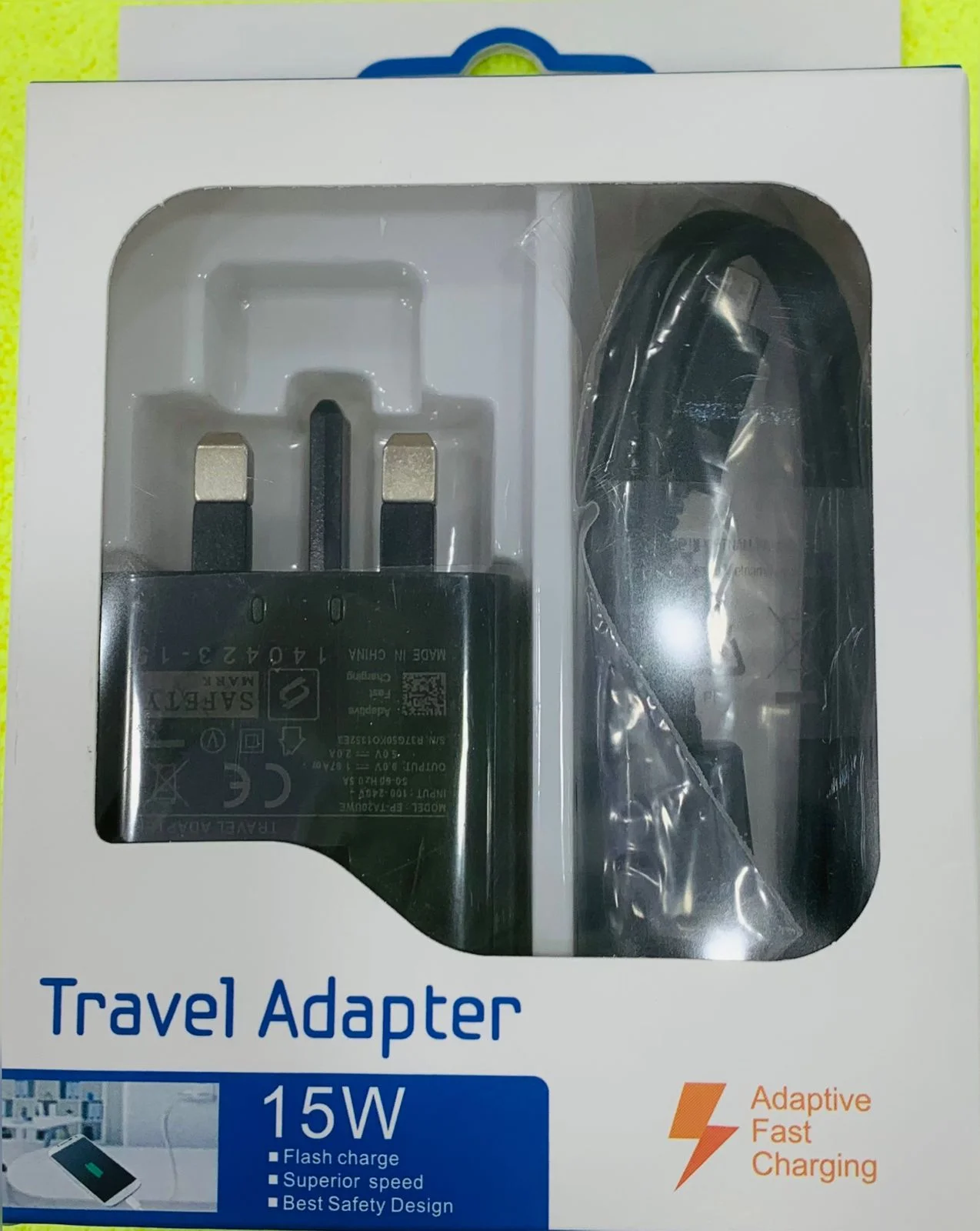 travel adapter (black)