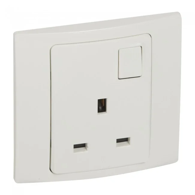 Socket outlet Mallia - switched - 1 gang - 13 A 250 V~ - white