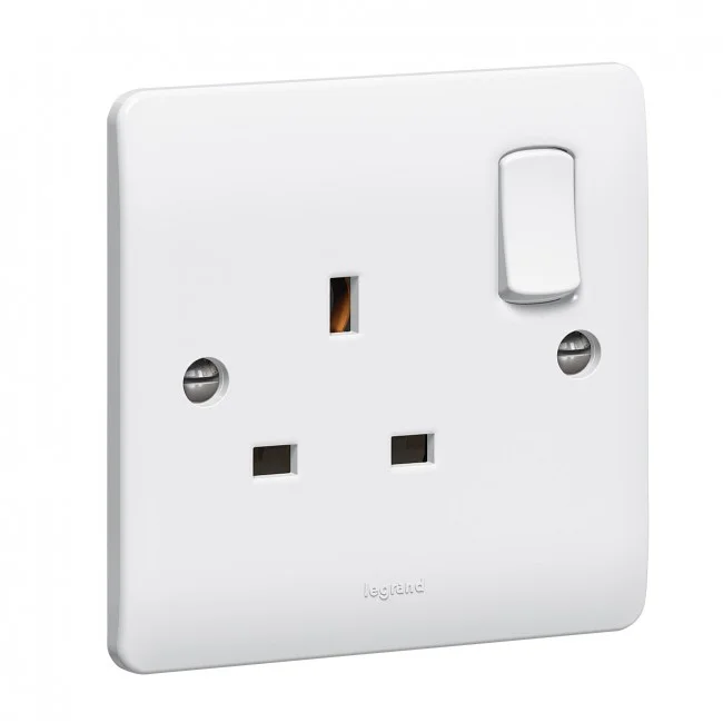 Socket outlet Synergy - 1 gang switched - 13 A 250 V~ - white