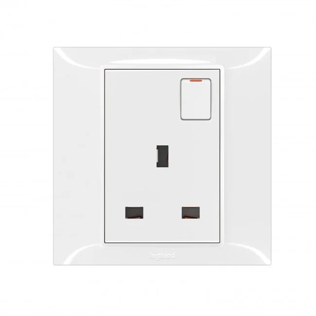 British standard socket outlet Belanko S - 13A 250V~ 1 gang single pole switched - white