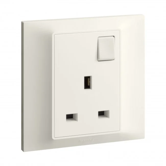 British standard socket outlet Belanko S - 13A 250V~ 1 gang single pole switched - ivory